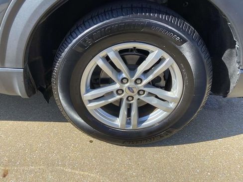 Used 2022 Ford Explorer XLT image 7