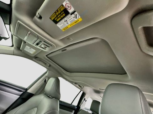 Used 2022 Toyota Highlander XLE FWD image 26