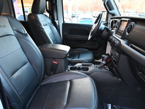 Used 2022 Jeep Wrangler Unlimited Sahara w/ Cold Weather Group image 23