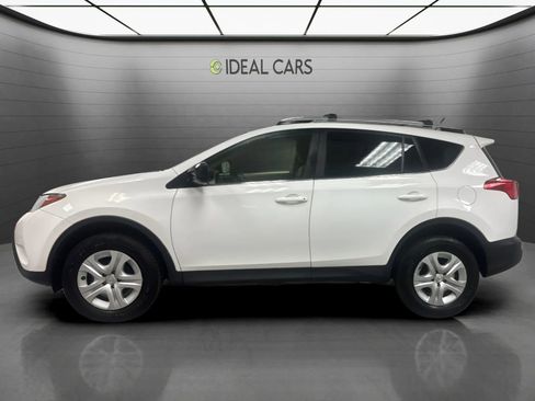 Used 2013 Toyota RAV4 LE FWD image 2