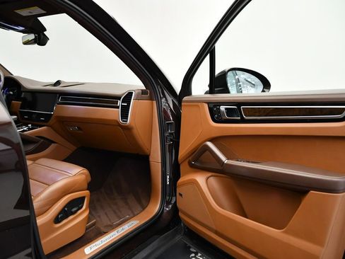 Used 2023 Porsche Cayenne Platinum Edition image 49