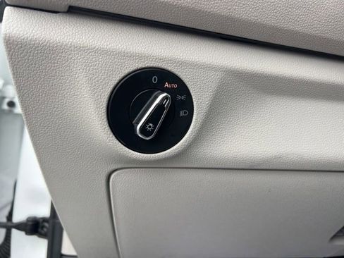 Used 2023 Volkswagen Jetta SE image 10