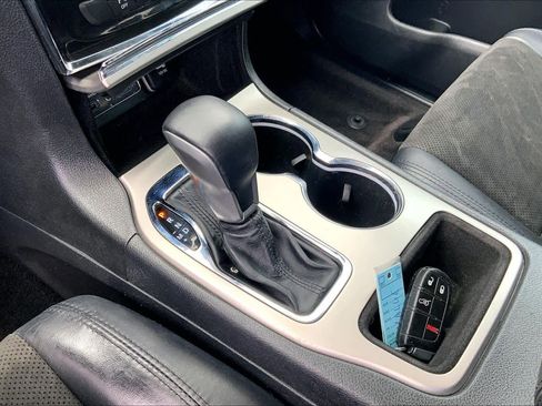 Used 2019 Jeep Grand Cherokee Laredo w/ Laredo X Package RWD image 16
