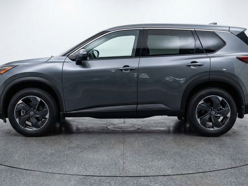 Used 2025 Nissan Rogue SV image 5