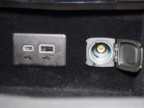 Used 2023 Cadillac XT4 Luxury w/ Cold Weather Package image 18