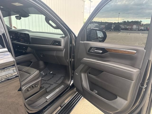 Used 2025 Chevrolet Tahoe High Country AWD/4WD image 20