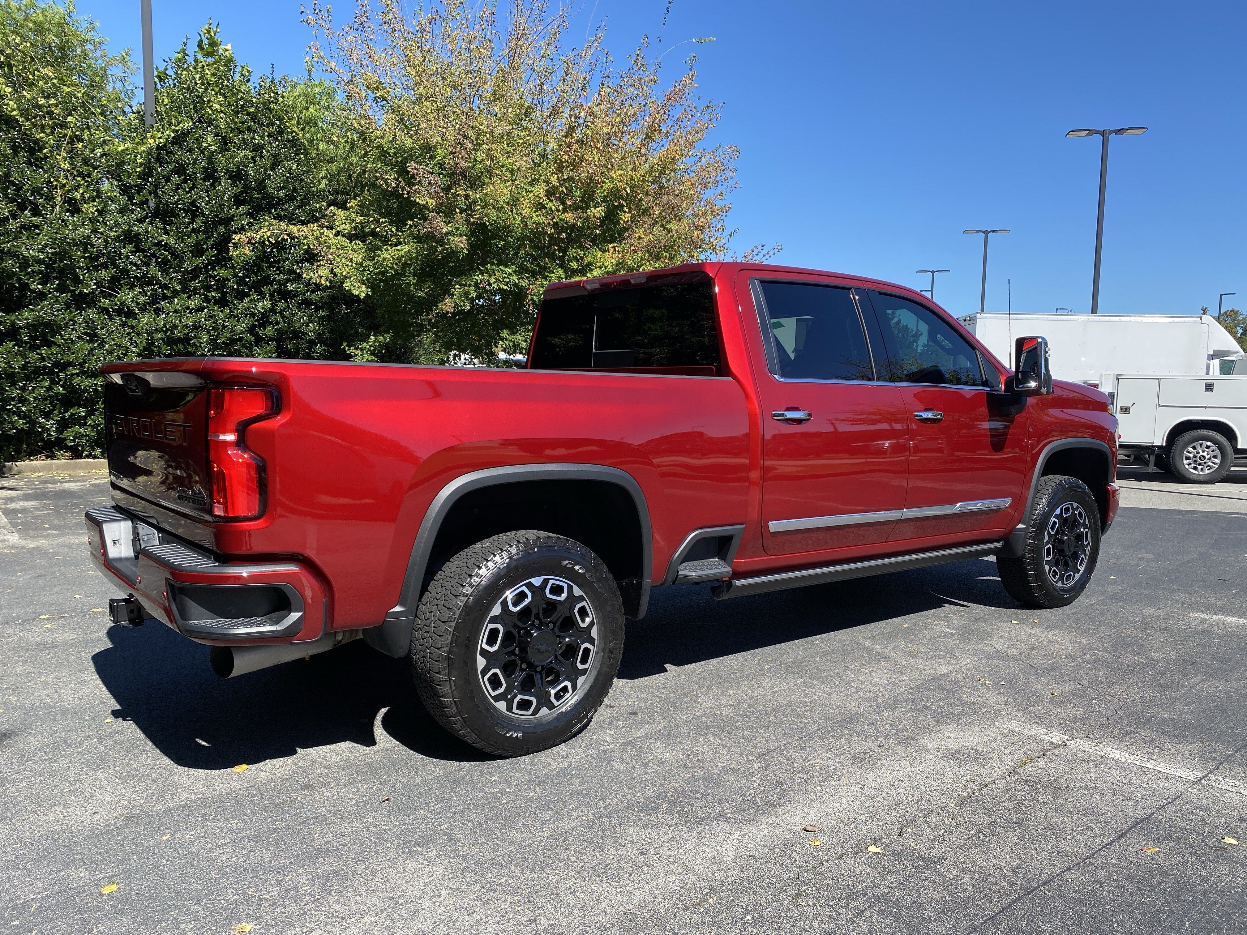 Used 2026 Chevrolet Silverado 2500 High Country w/ High Country Premium Package AWD/4WD image 9