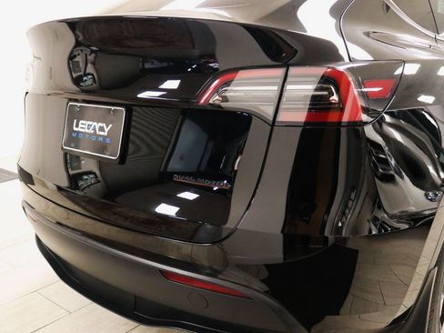 Used 2023 Tesla Model Y Long Range AWD/4WD image 98
