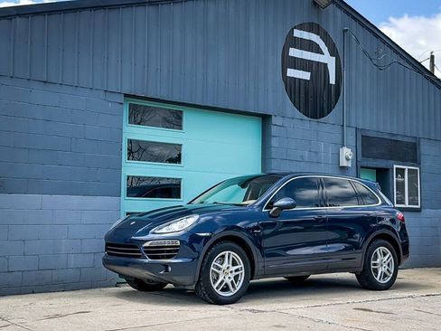 Used 2013 Porsche Cayenne Diesel AWD/4WD image 2