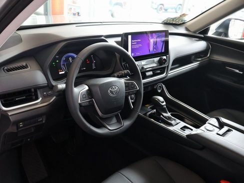 Used 2026 Toyota Grand Highlander XLE FWD image 6