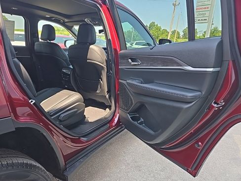 Used 2025 Jeep Grand Cherokee L Limited w/ Luxury Tech Group II image 86