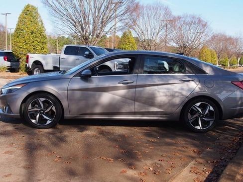 Used 2023 Hyundai Elantra Limited image 4