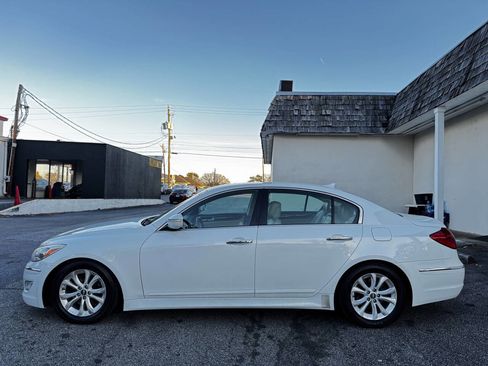 Used 2012 Hyundai Genesis 3.8 image 4