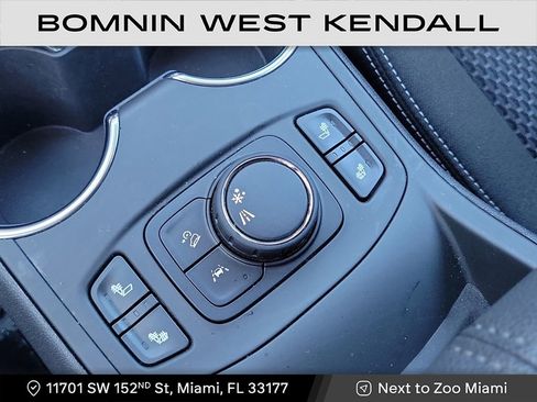 Used 2023 GMC Terrain SLE w/ Driver Convenience Package image 20