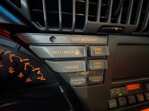 Used 1991 Chevrolet Corvette Convertible RWD image 24