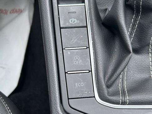 Used 2025 Volkswagen Jetta SE FWD image 28