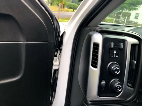 Used 2018 GMC Sierra 1500 SLE w/ SLE Value Package image 24