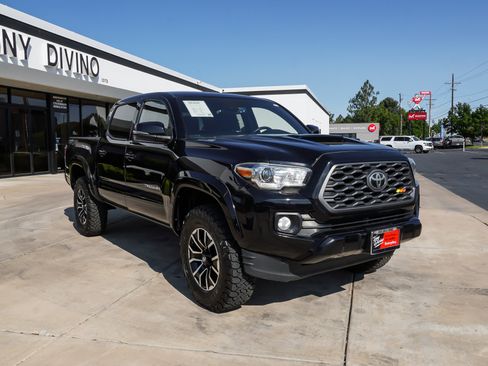 Used 2020 Toyota Tacoma TRD Sport w/ Technology Package AWD/4WD image 2