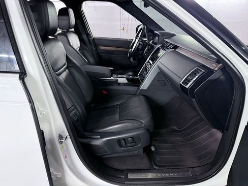 Used 2020 Land Rover Discovery HSE image 38