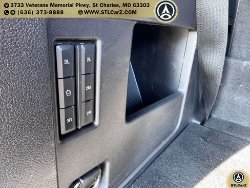 Used 2019 Ford Expedition XLT w/ Equipment Group 202A AWD/4WD image 17