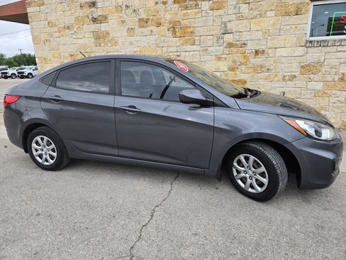Used 2013 Hyundai Accent GLS image 16