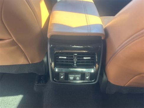 Used 2022 Toyota Avalon Limited image 16