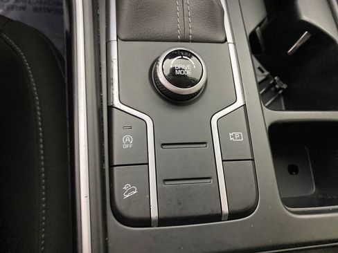 Used 2023 Kia Sorento LX image 19
