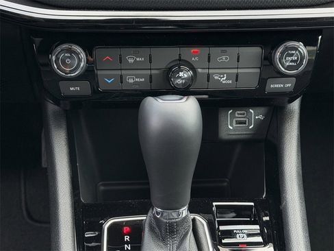 New 2026 Jeep Compass Latitude image 16