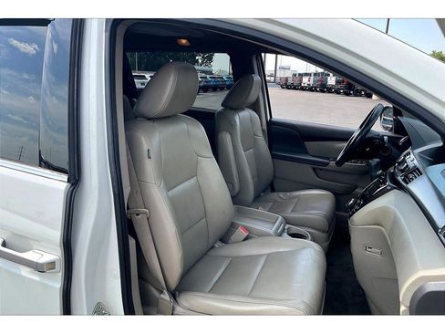 Used 2015 Honda Odyssey Touring Elite image 7