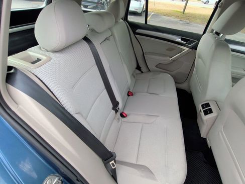Used 2016 Volkswagen Golf S image 22