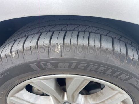 Used 2019 Ford Edge Titanium image 3