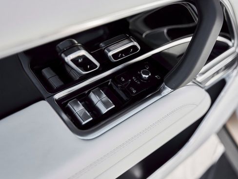 Used 2026 Land Rover Range Rover Long Wheelbase SE image 30