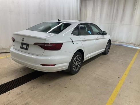 Used 2021 Volkswagen Jetta SE FWD image 3