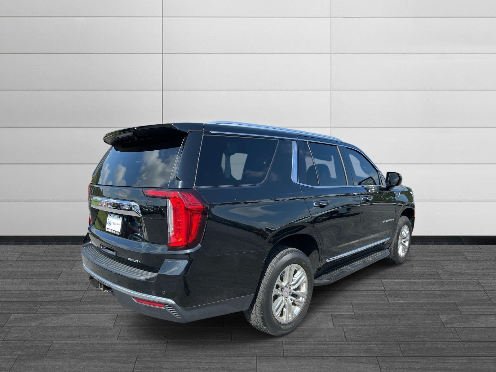Used 2023 GMC Yukon SLT AWD/4WD image 3