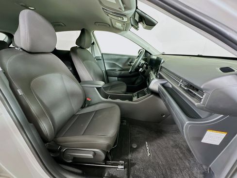 Used 2024 Hyundai Kona SEL FWD image 31