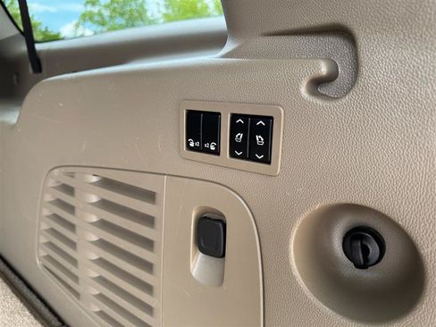 Used 2020 Chevrolet Suburban Premier AWD/4WD image 24