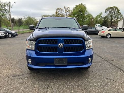 Used 2017 RAM 1500 Express w/ Express Value Package AWD/4WD image 9