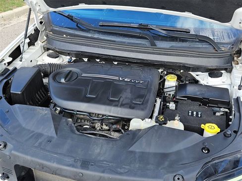 Used 2019 Jeep Cherokee Limited image 32