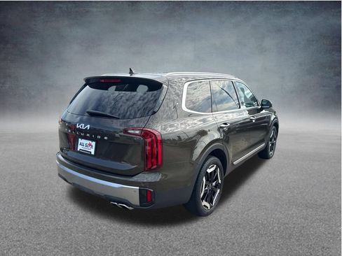 Used 2025 Kia Telluride S FWD image 9