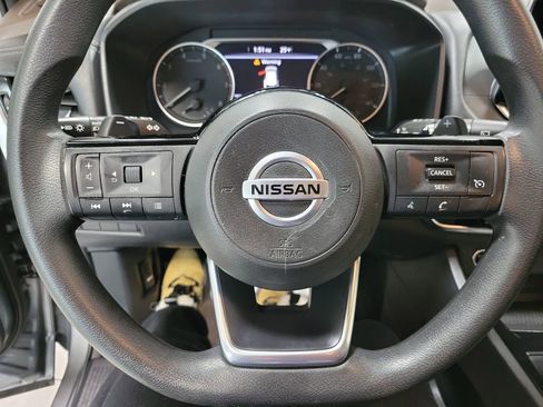 Used 2021 Nissan Rogue S image 5