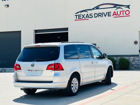 Used 2012 Volkswagen Routan SE image 8
