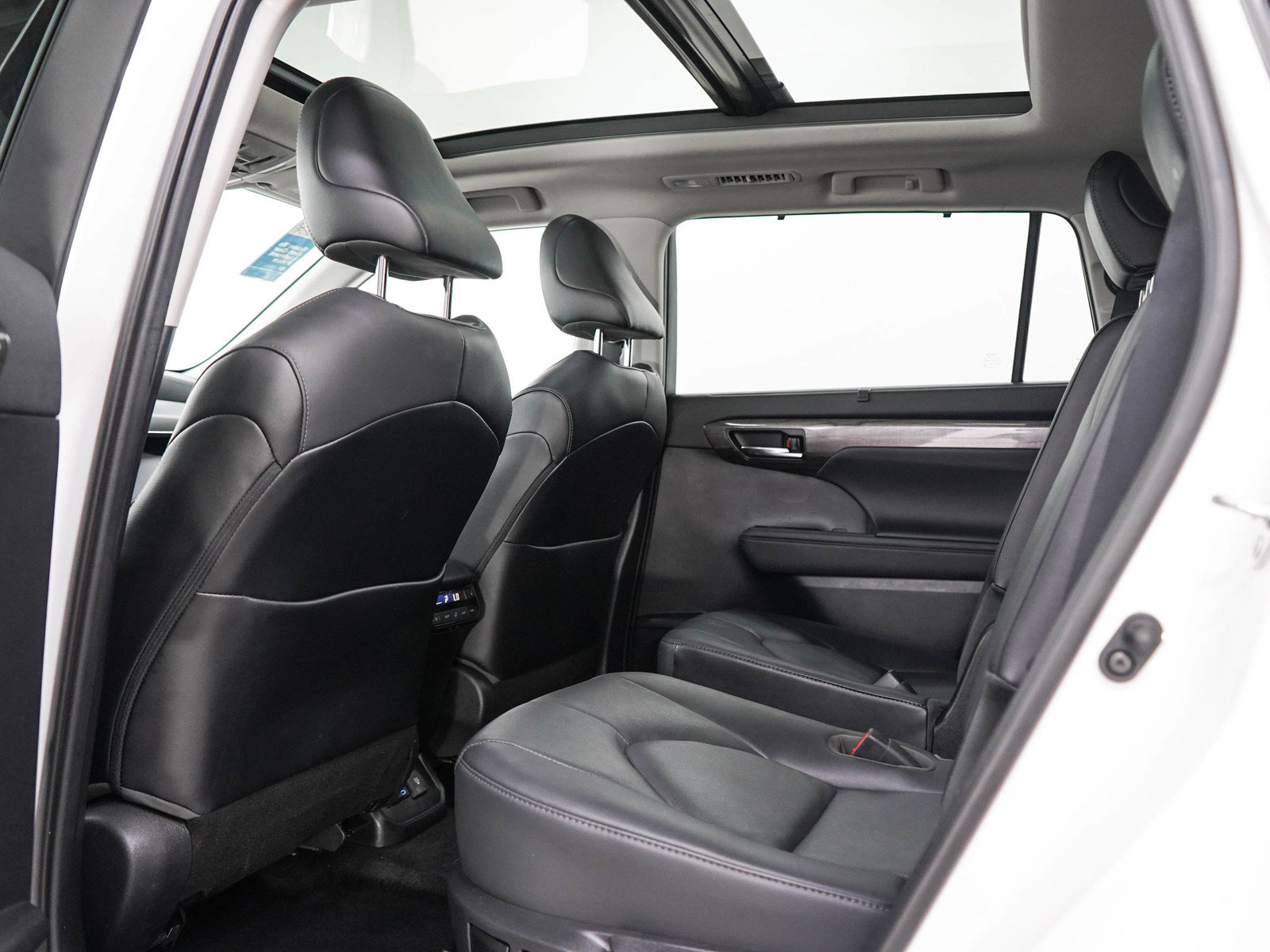 Used 2022 Toyota Highlander Platinum AWD/4WD image 19