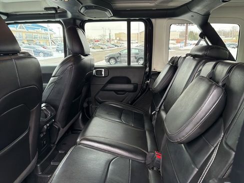 Used 2023 Jeep Wrangler Unlimited Sahara image 14