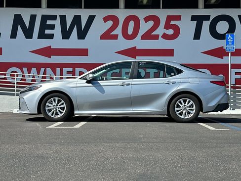 Used 2025 Toyota Camry LE w/ Convenience Package image 2