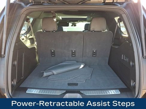 Used 2025 Chevrolet Suburban High Country image 31