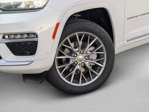 New 2025 Jeep Grand Cherokee Summit image 10