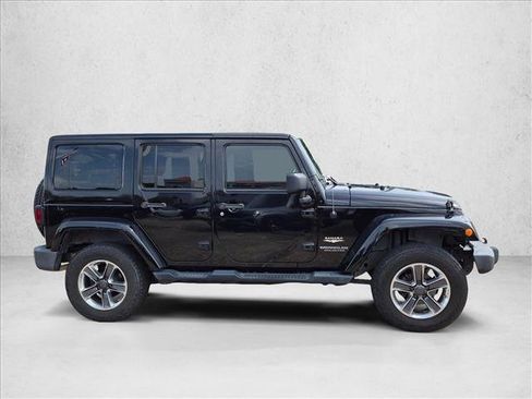 Used 2014 Jeep Wrangler Unlimited Sahara w/ Connectivity Group AWD/4WD image 4