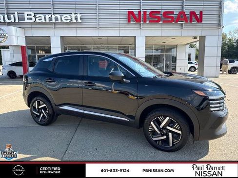 Certified 2025 Nissan Kicks SV w/ Charging Package FWD image 4