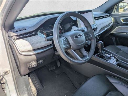 Used 2024 Jeep Compass Latitude AWD/4WD image 13