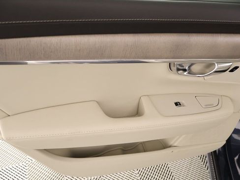 Used 2024 Volvo S90 T8 Ultimate w/ Lounge Package image 17